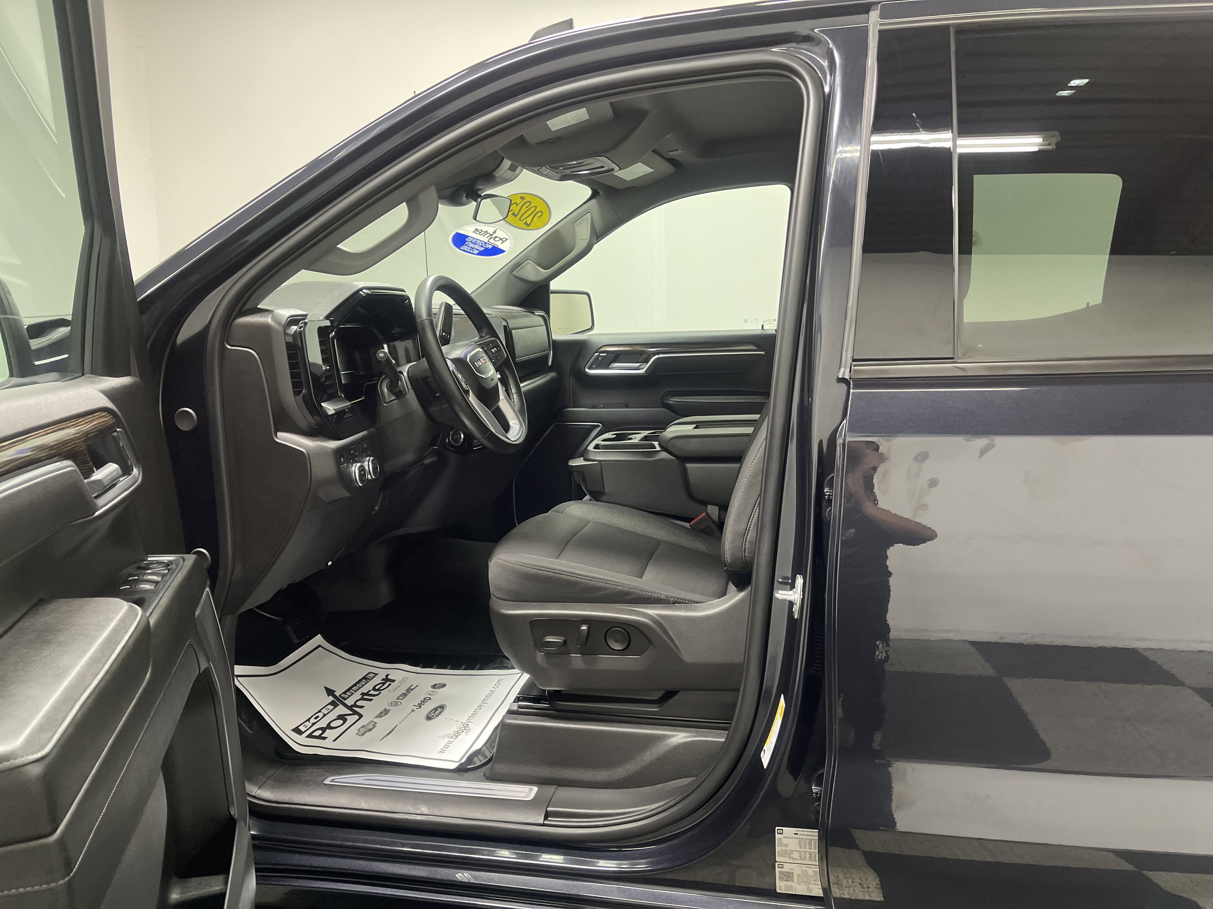 Used 2025 GMC Sierra 1500 Elevation image 9