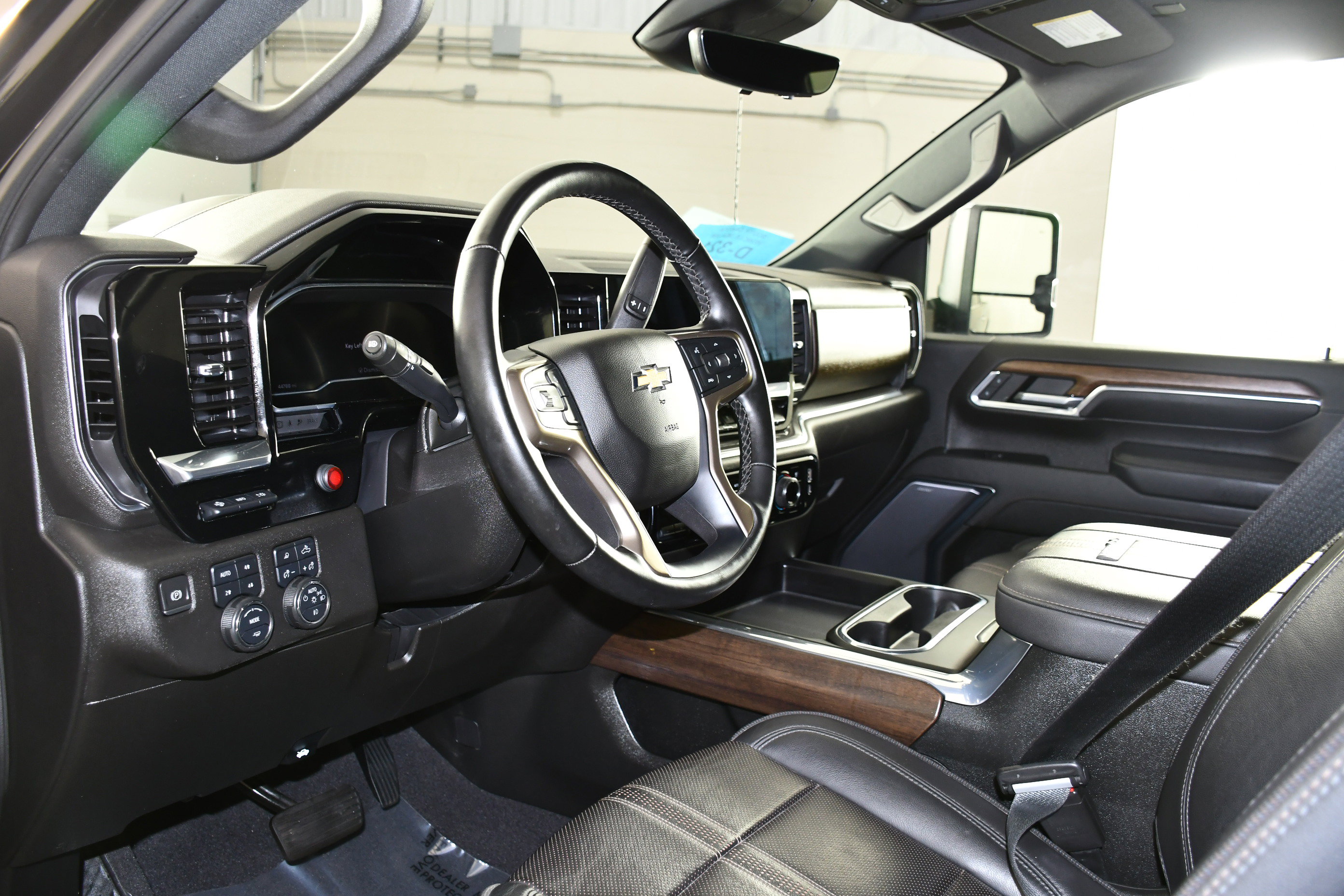 Used 2024 Chevrolet Silverado 3500 High Country w/ High Country Premium Package AWD/4WD image 2