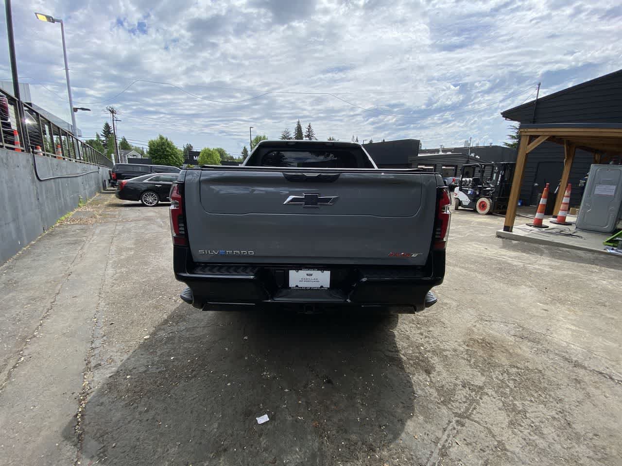 Used 2025 Chevrolet Silverado EV RST AWD/4WD image 5