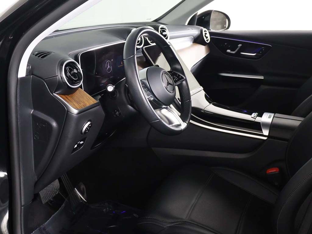 Used 2025 Mercedes-Benz GLC 350e 4MATIC image 24