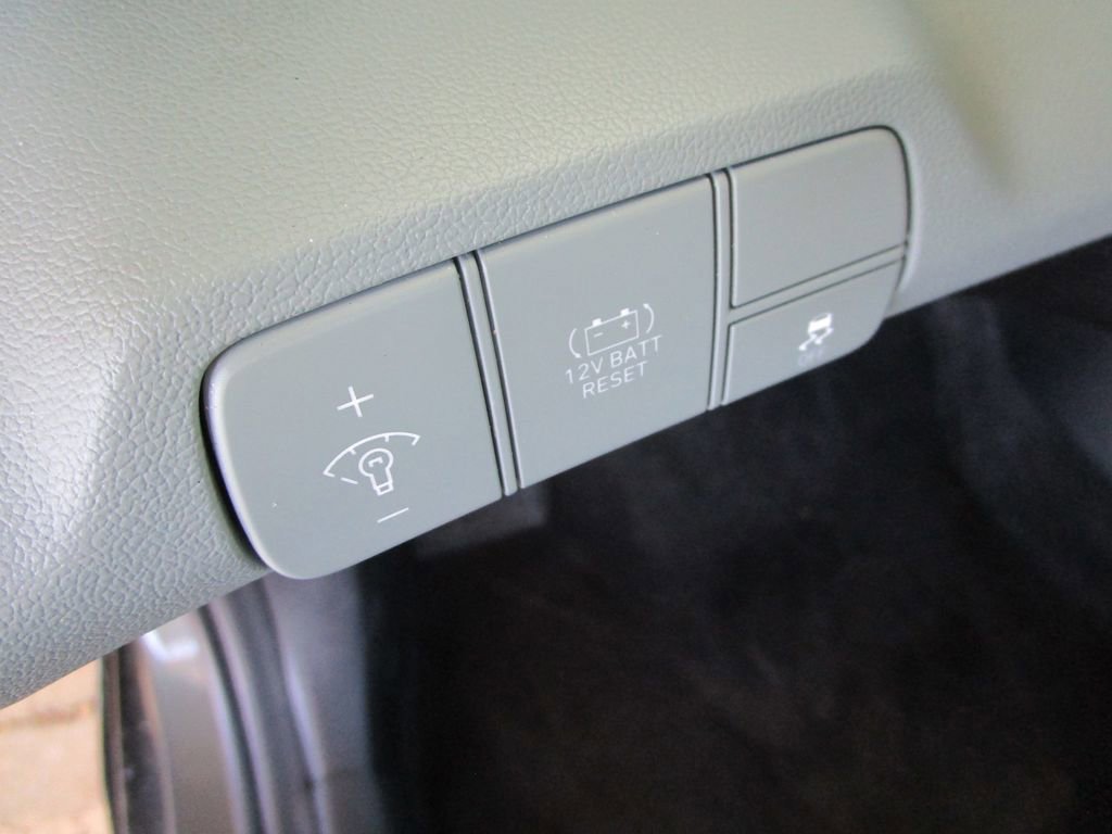 Used 2025 Hyundai Elantra Limited image 21