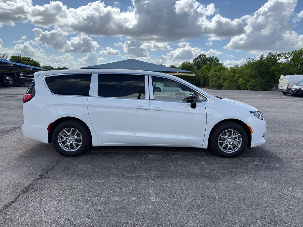 New 2026 Chrysler Voyager LX FWD image 4