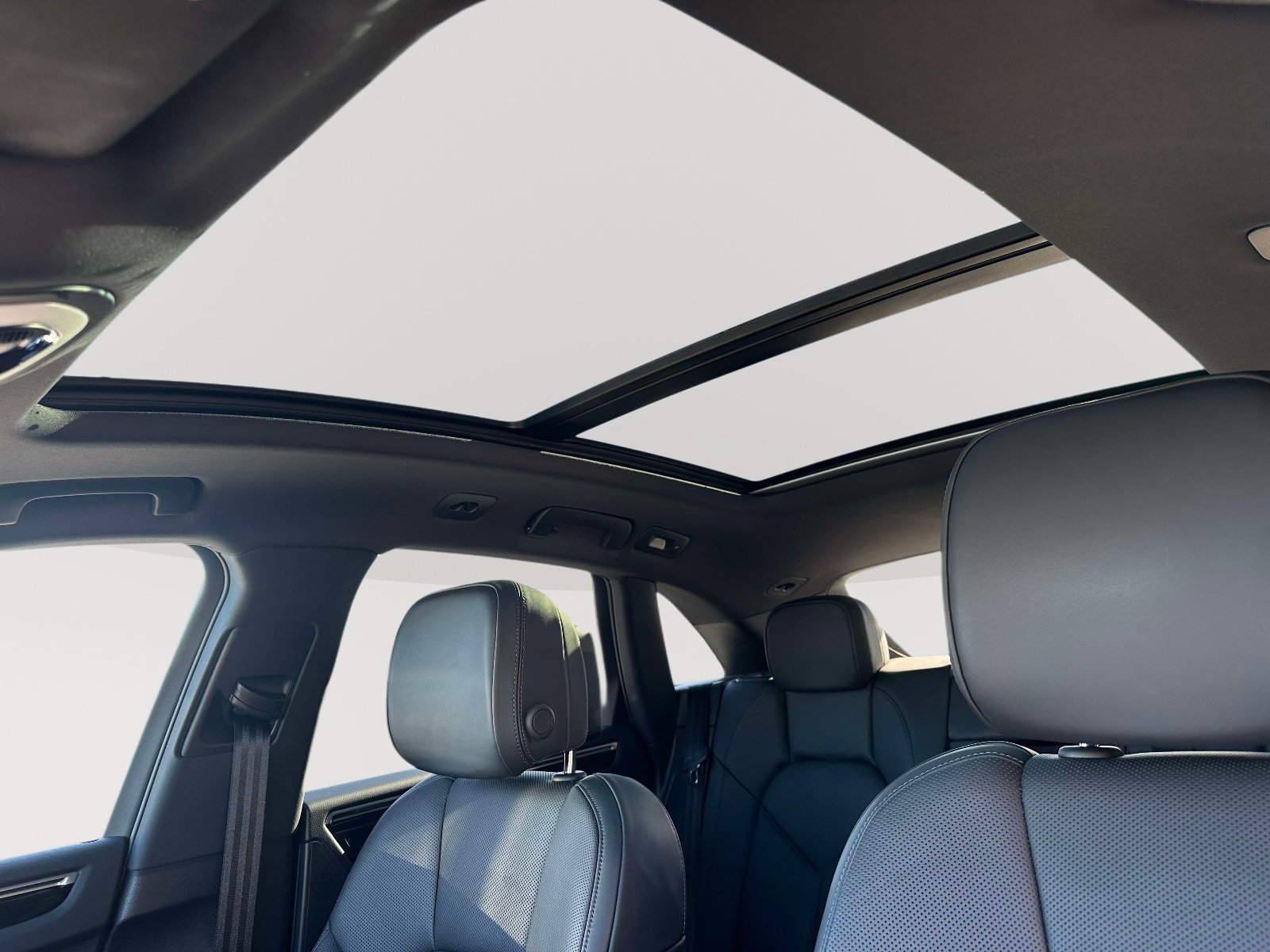 Used 2022 Porsche Macan S image 8