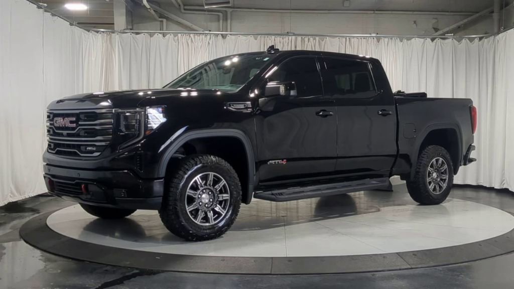 Used 2024 GMC Sierra 1500 AT4 w/ Technology Package AWD/4WD image 4