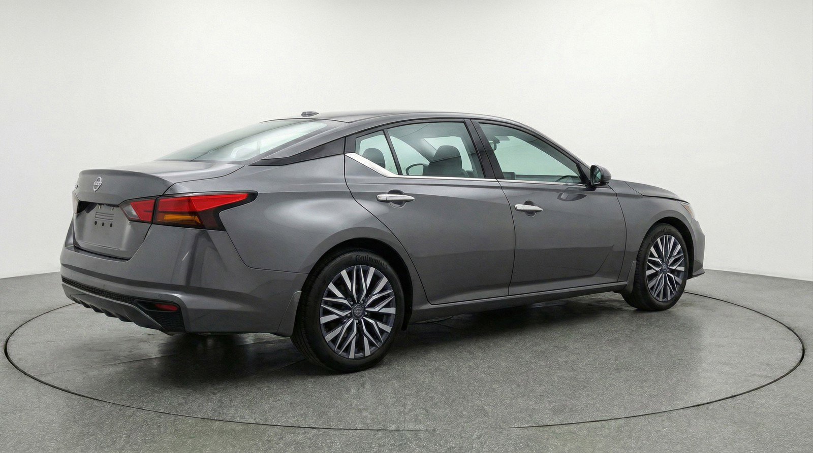 Used 2025 Nissan Altima 2.5 SV FWD image 9