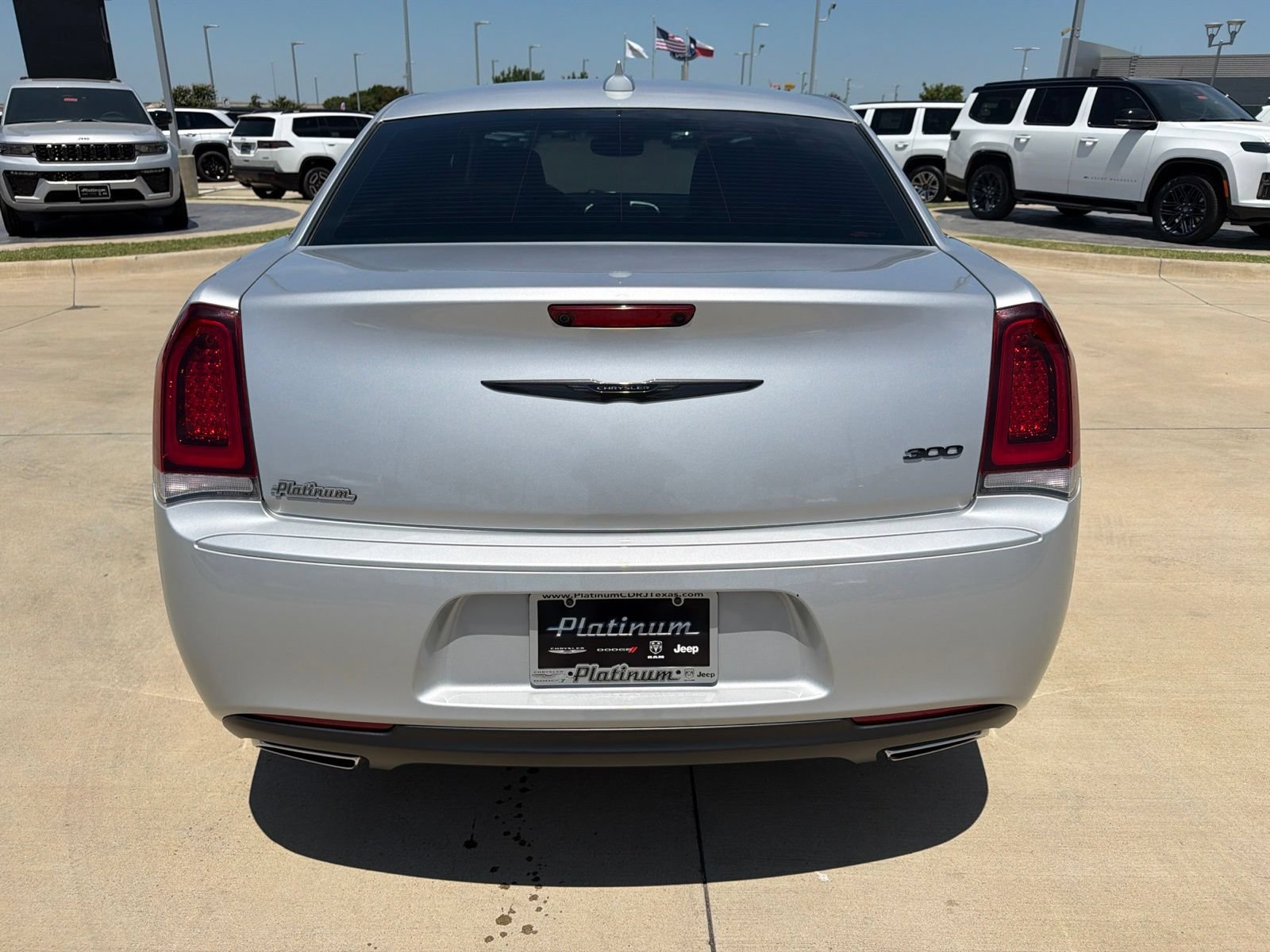 Used 2023 Chrysler 300 Touring w/ Sport Appearance Package RWD image 4
