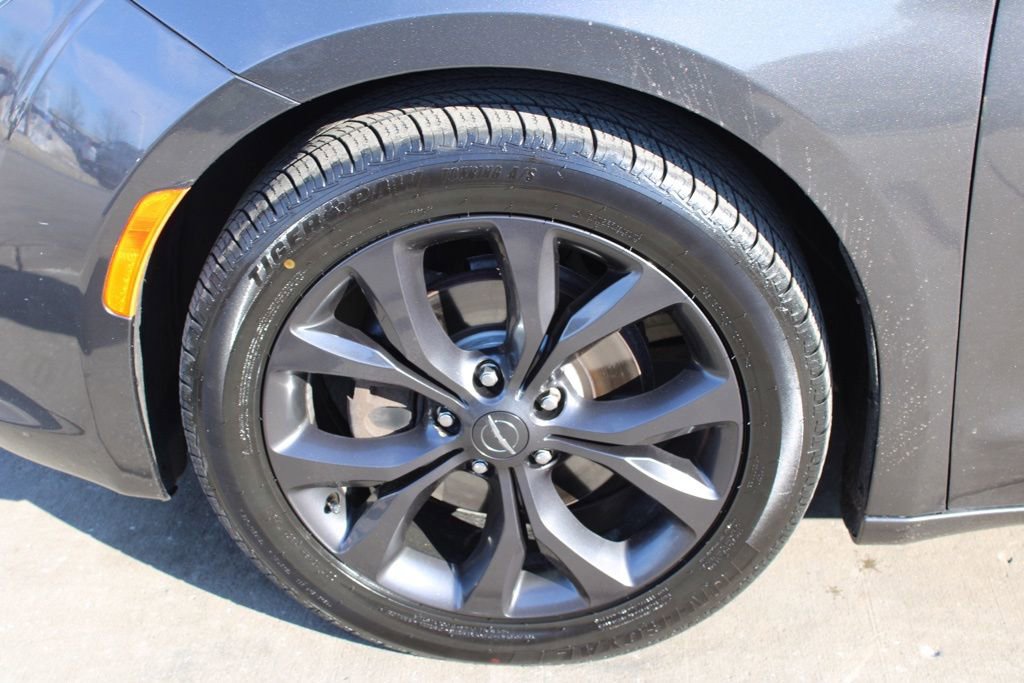 Used 2018 Chrysler Pacifica Touring-L w/ Premium Audio Group image 12