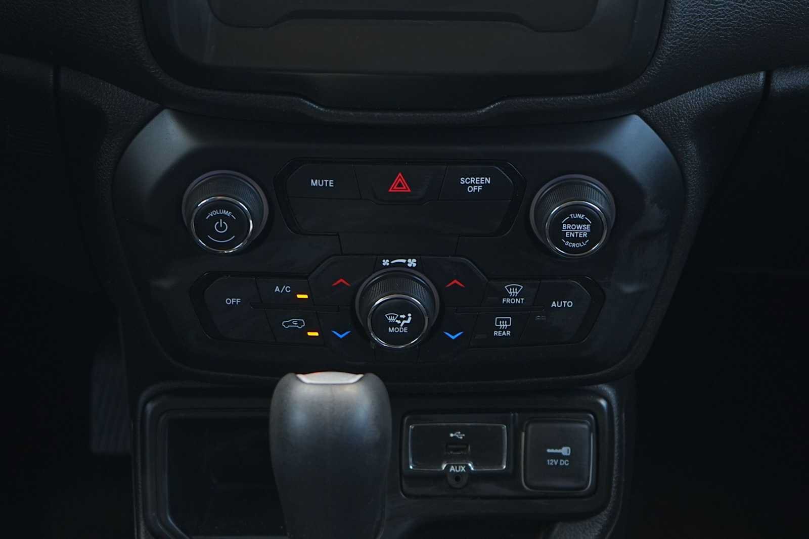 Used 2018 Jeep Renegade Altitude FWD image 20