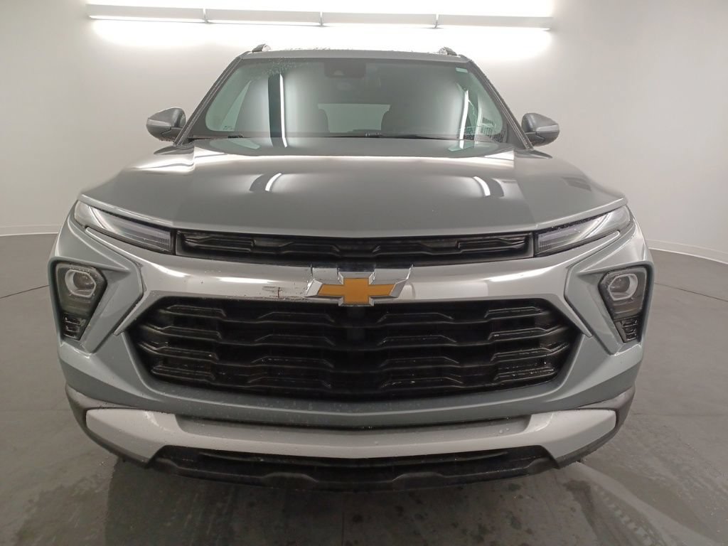 Used 2025 Chevrolet TrailBlazer LT FWD image 2