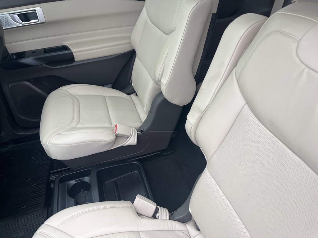 Used 2020 Ford Explorer Platinum w/ Premium Technology Package image 11