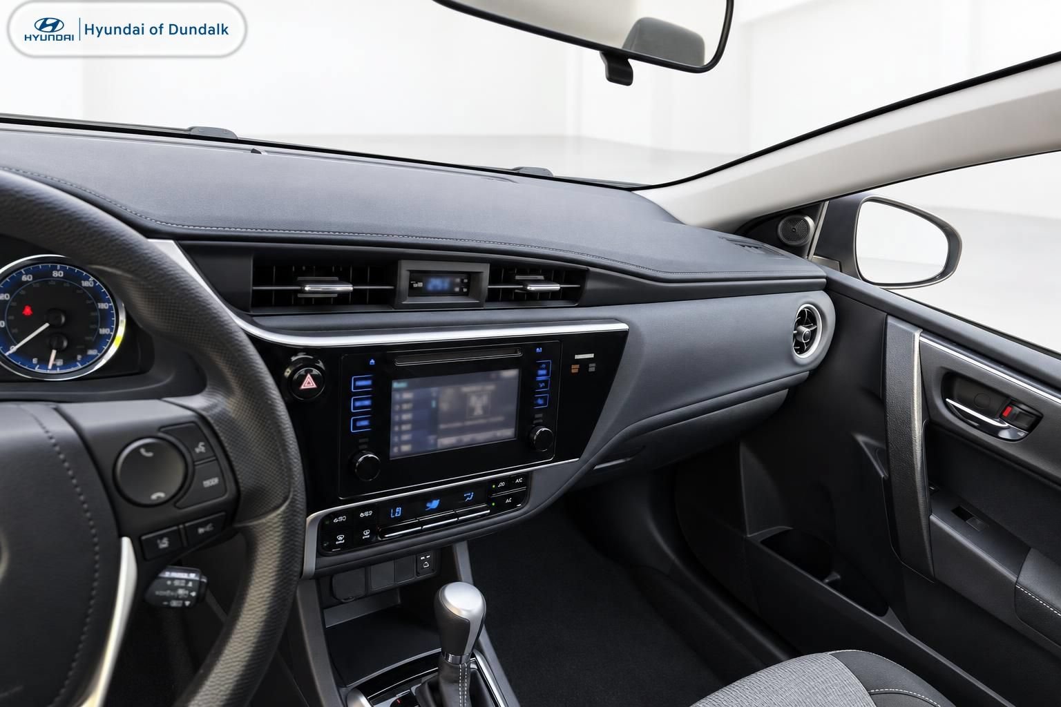 Used 2017 Toyota Corolla LE w/ Carpet Mat Package (TMS) FWD image 9