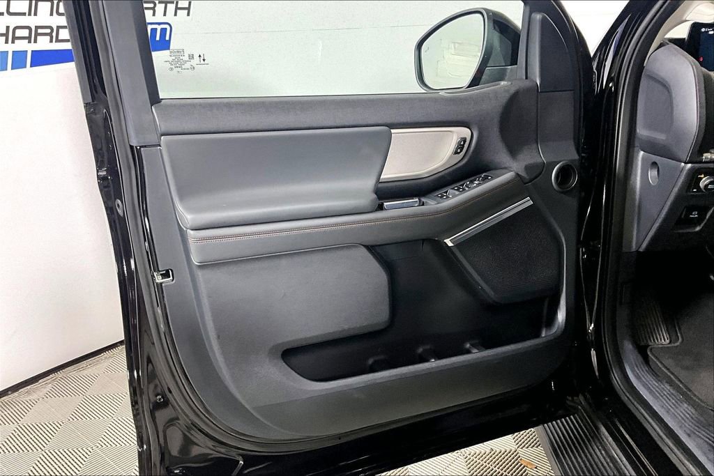 Certified 2025 Ford Expedition Active AWD/4WD image 18