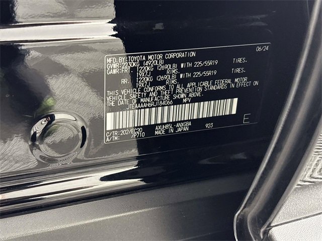 Used 2024 Toyota Venza XLE image 31