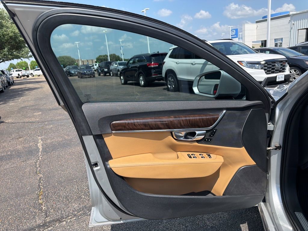 Used 2018 Volvo S90 T5 Momentum w/ Convenience Package image 9