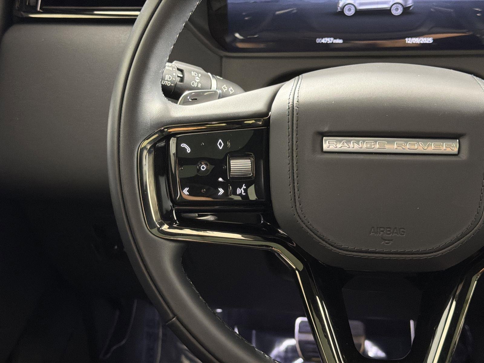 Certified 2025 Land Rover Range Rover Velar Dynamic SE image 12