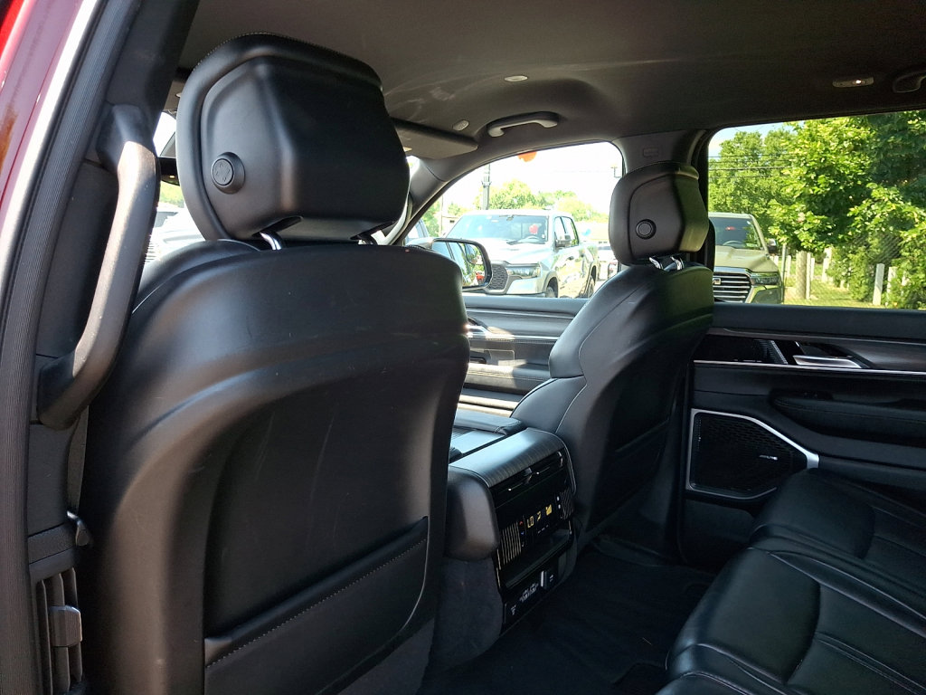 Used 2024 Jeep Wagoneer L Series II w/ Flexible Seating Group AWD/4WD image 21