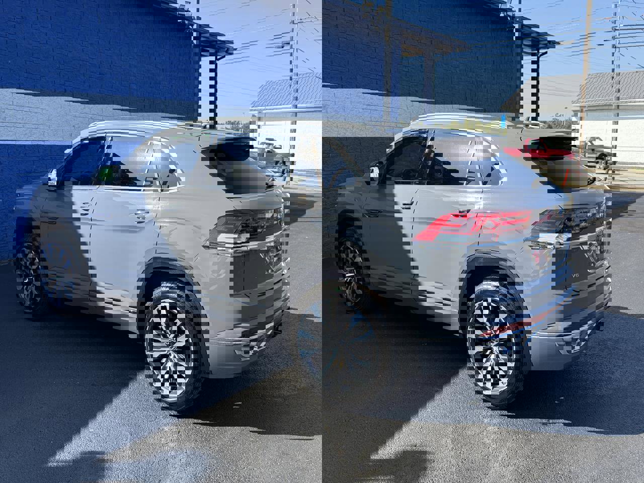 Used 2022 Volkswagen Atlas Cross Sport SEL Premium R-Line image 20