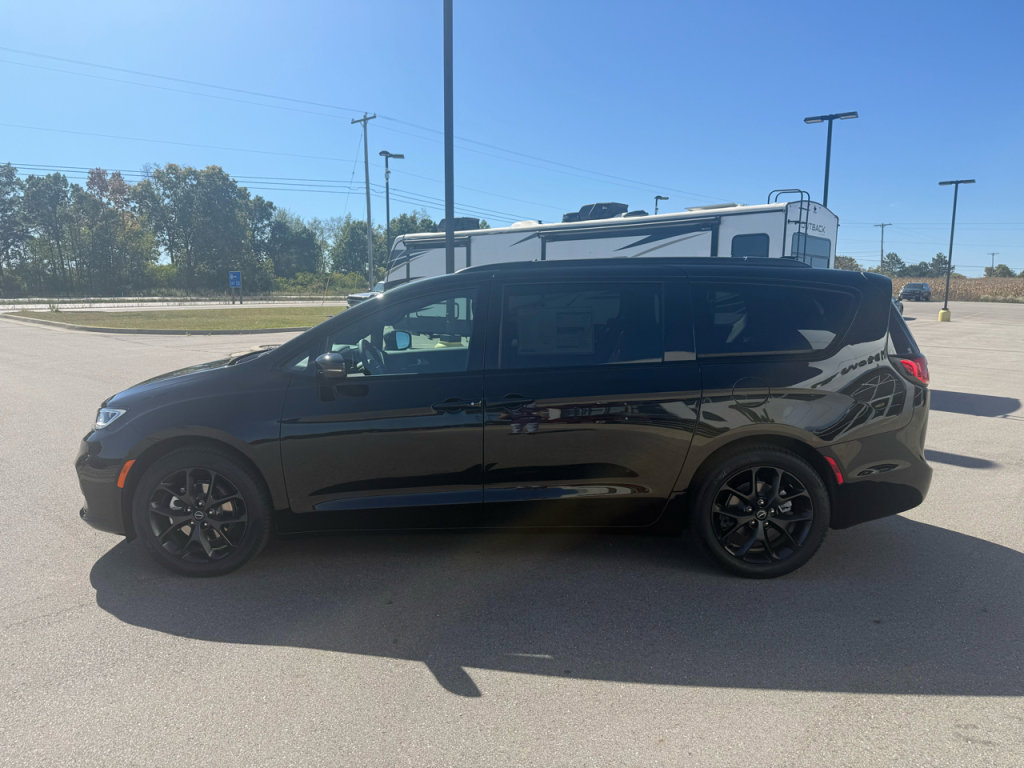 New 2026 Chrysler Pacifica Select image 7