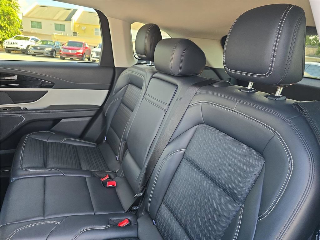 Used 2024 Lincoln Nautilus Reserve AWD/4WD image 13