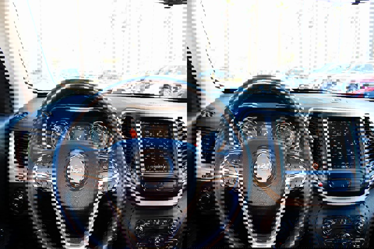 Used 2016 Jeep Cherokee Latitude w/ Cold Weather Group image 27