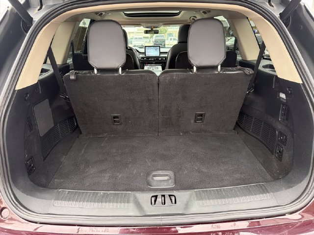 Used 2024 Lincoln Aviator AWD w/ Premium Package image 25