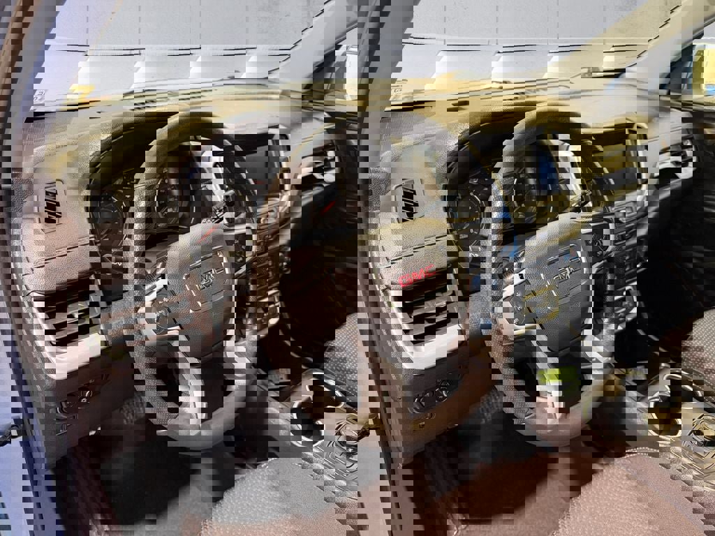 Used 2024 GMC Terrain SLE image 10