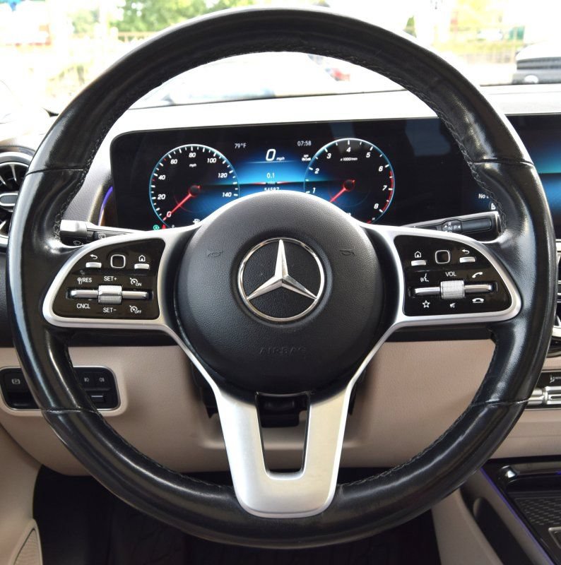 Used 2023 Mercedes-Benz GLB 250 4MATIC w/ Premium Package image 24