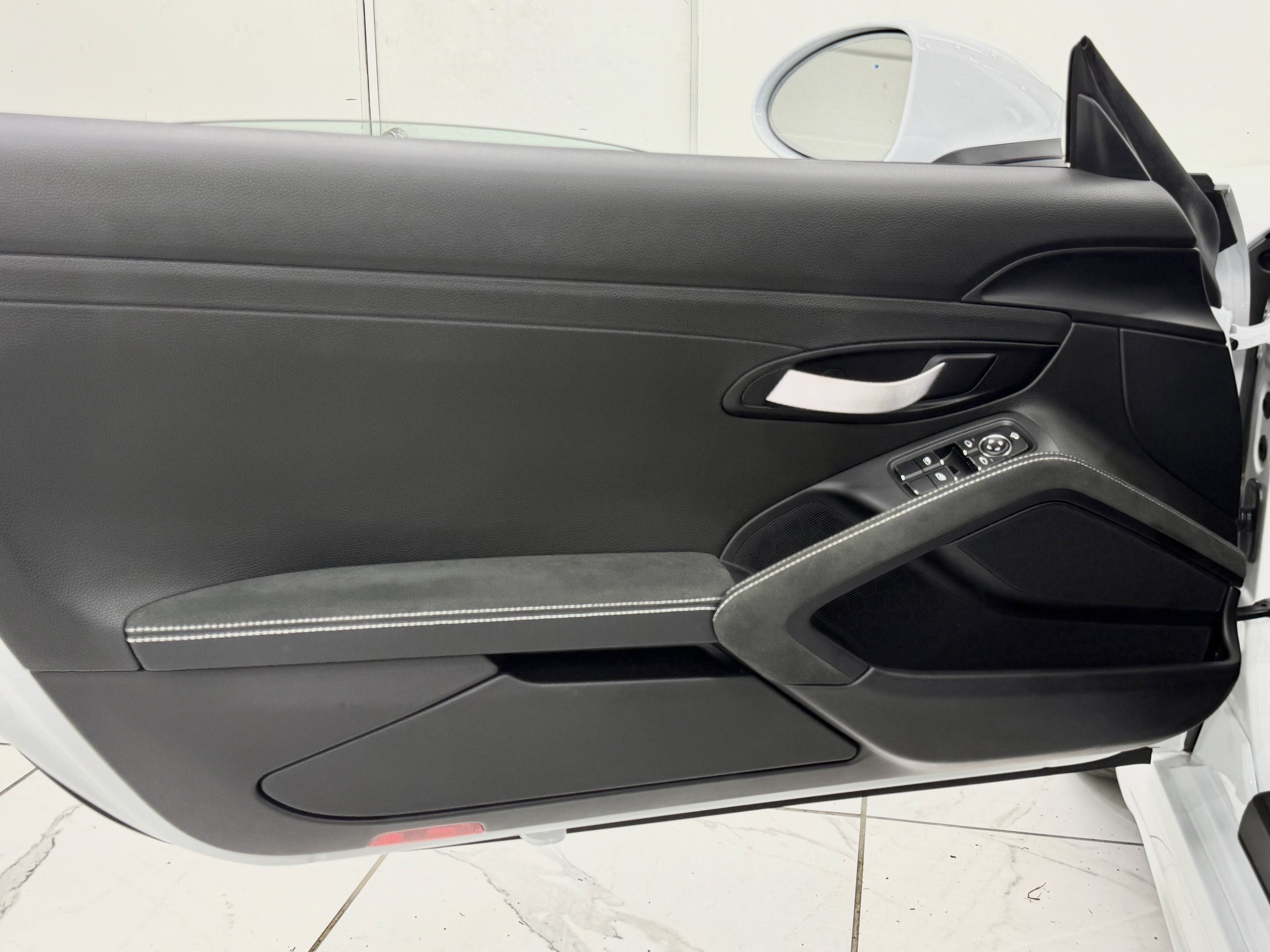 Certified 2022 Porsche 718 Cayman GT4 RWD image 25