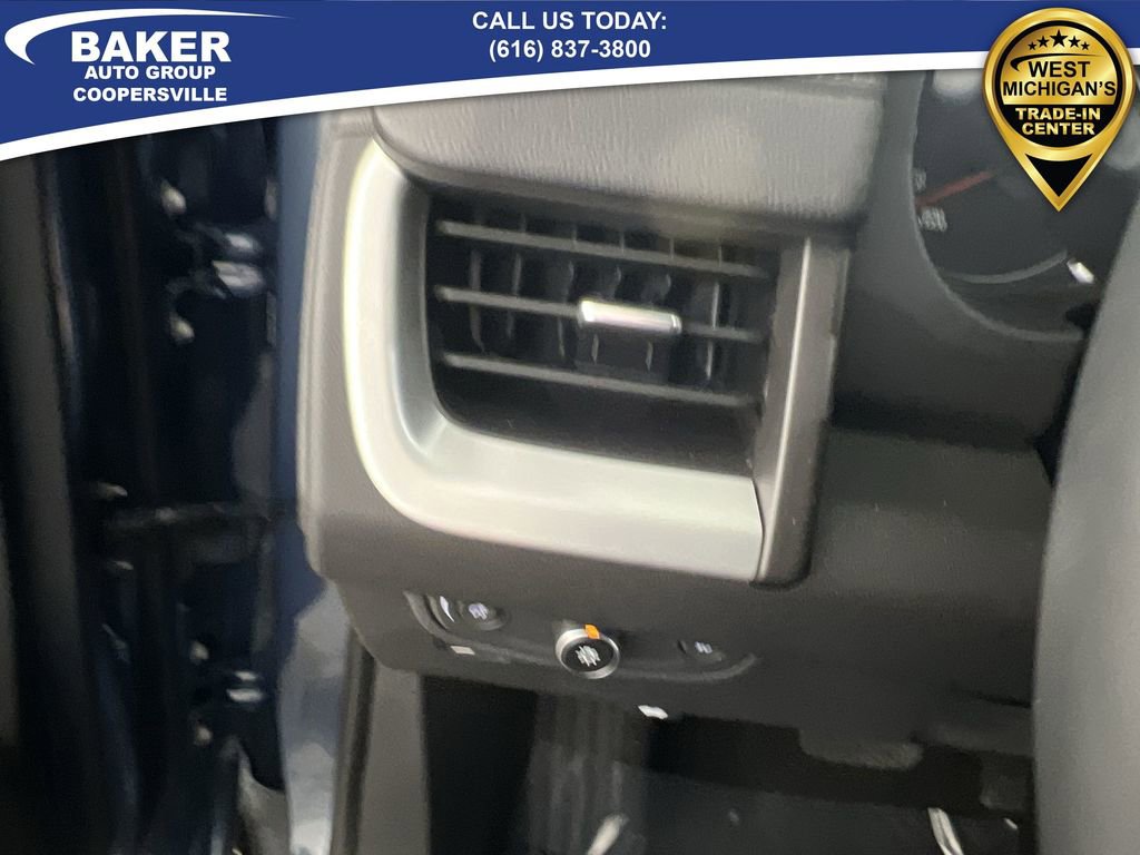 Used 2024 GMC Terrain SLT w/ Elevation Edition image 18