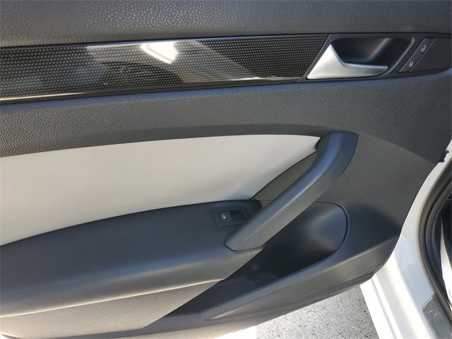 Used 2015 Volkswagen Passat 1.8T Sport image 12