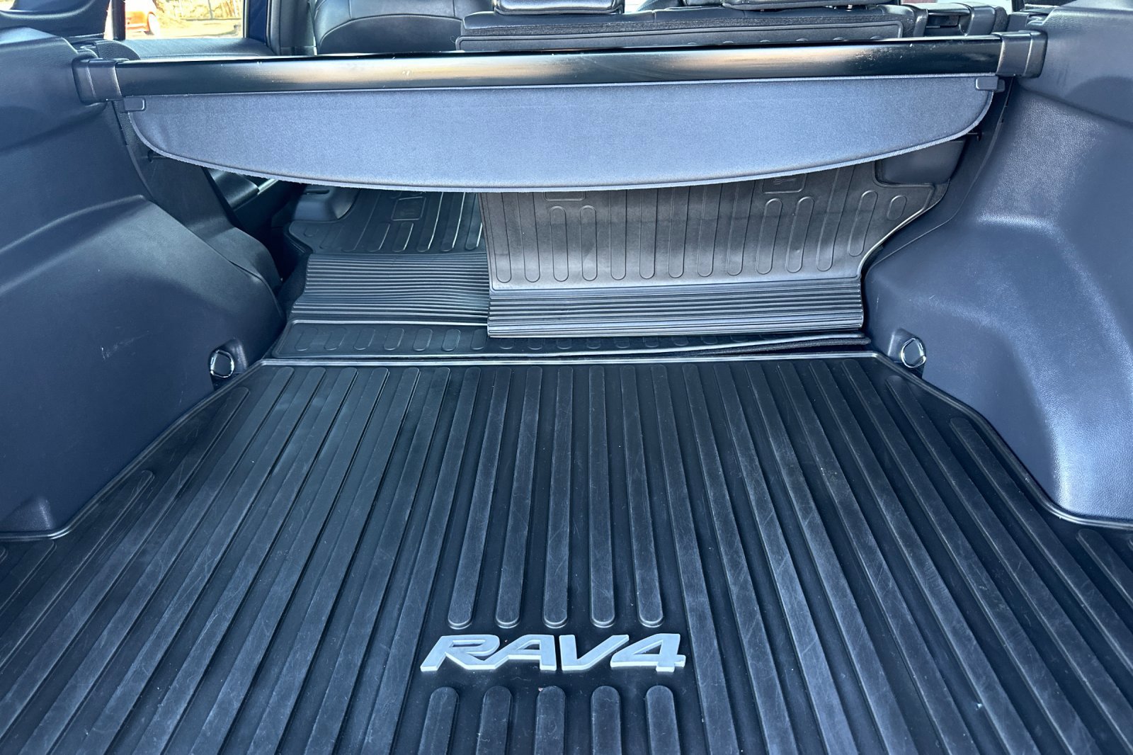 Used 2021 Toyota RAV4 XSE AWD/4WD image 15