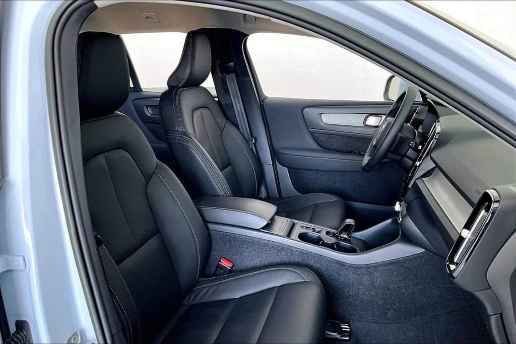 Certified 2024 Volvo XC40 B5 Core w/ Protection Package Premier AWD/4WD image 8