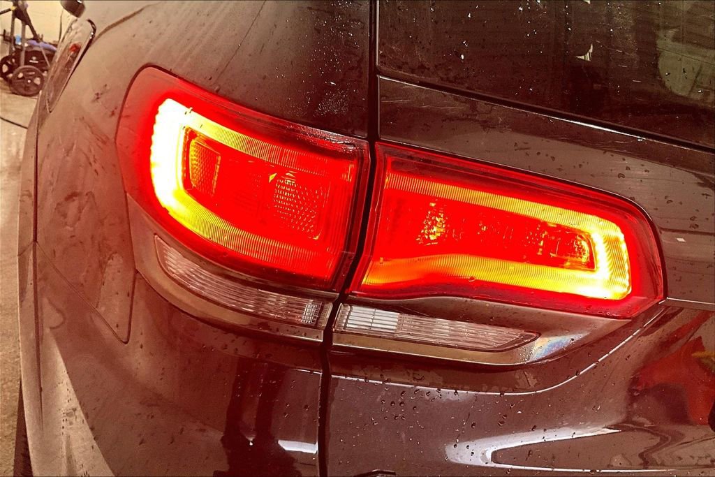 Used 2015 Jeep Grand Cherokee Overland w/ Advanced Technology Group image 23