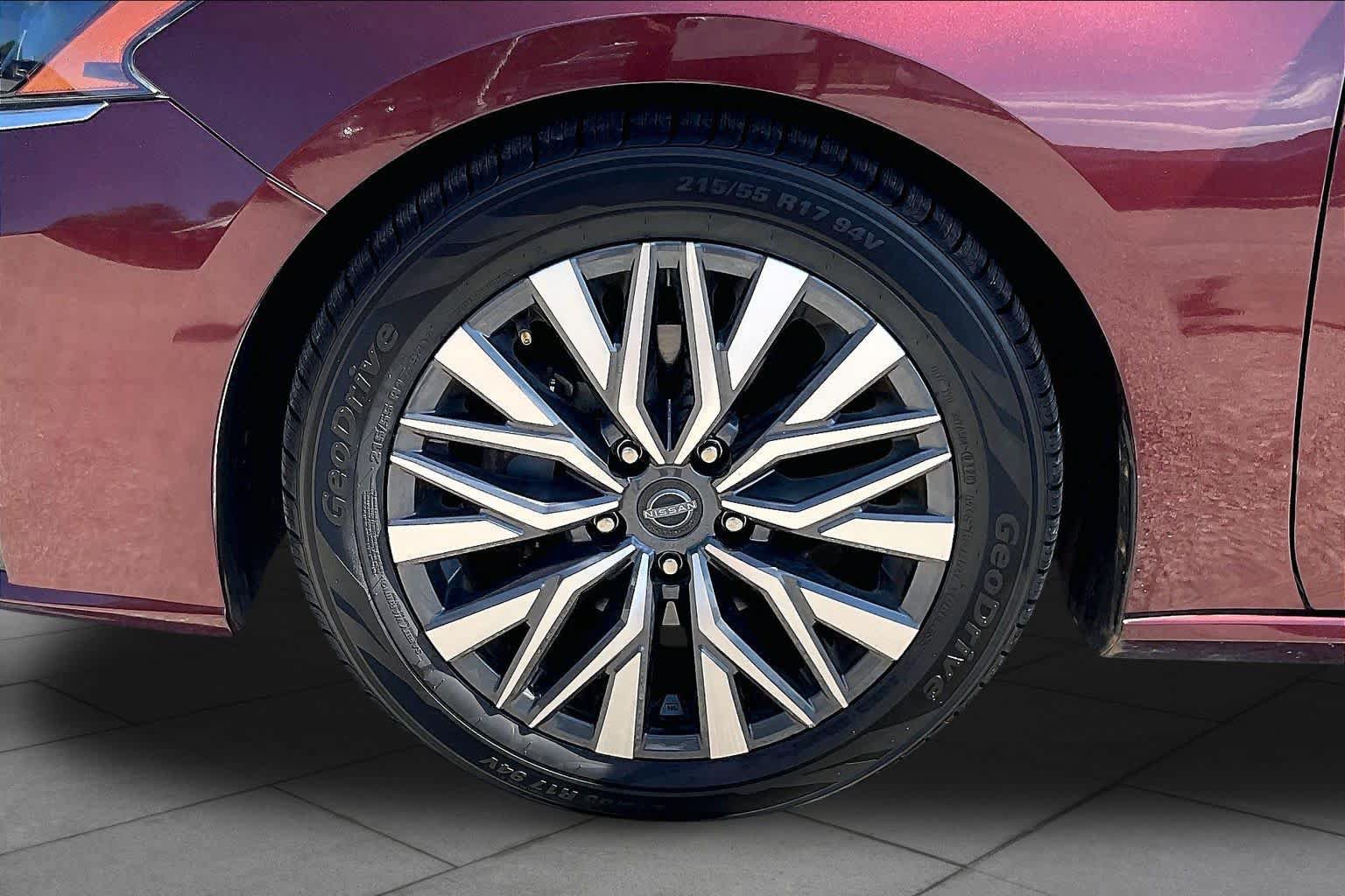Used 2023 Nissan Altima 2.5 SV AWD/4WD image 11