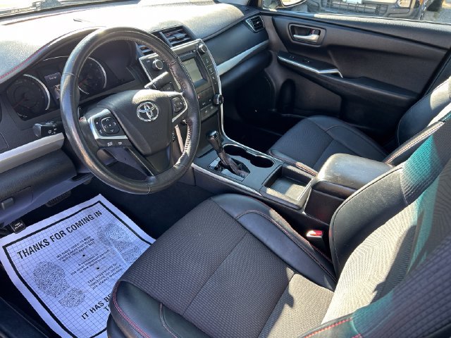 Used 2017 Toyota Camry SE w/ Moonroof Package FWD image 14