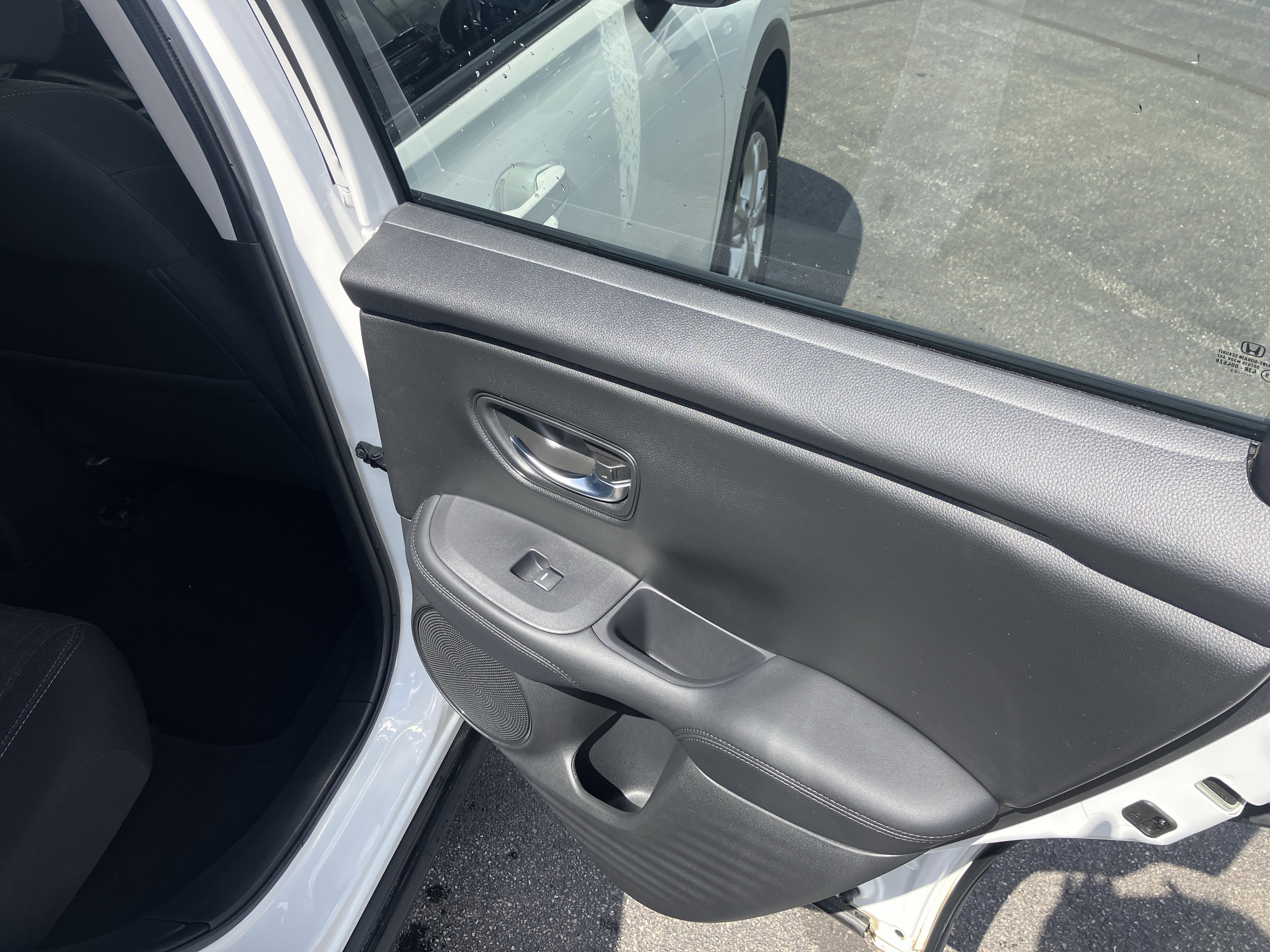 Used 2023 Honda HR-V LX image 11