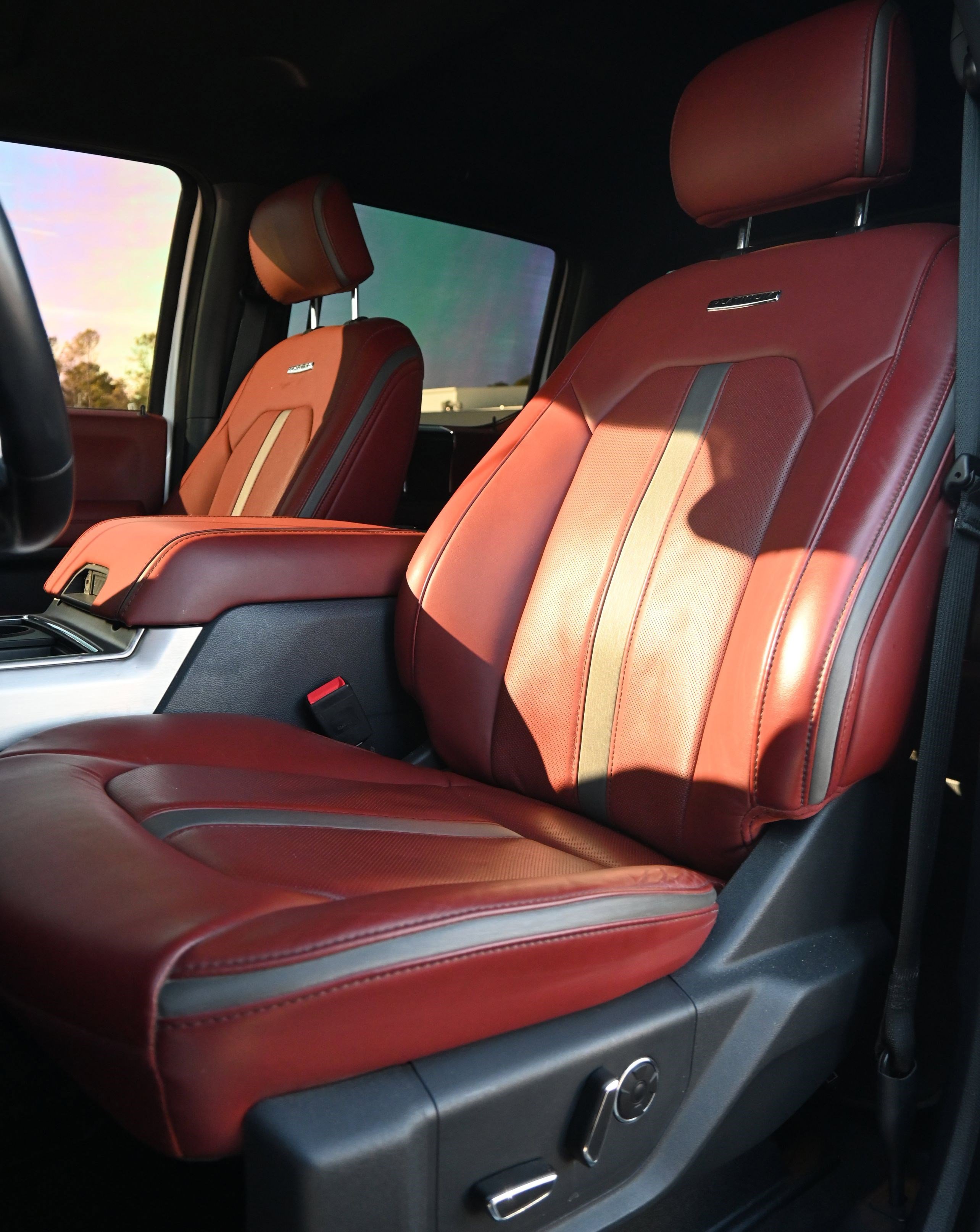 Used 2022 Ford F450 Platinum w/ FX4 Off-Road Package image 19