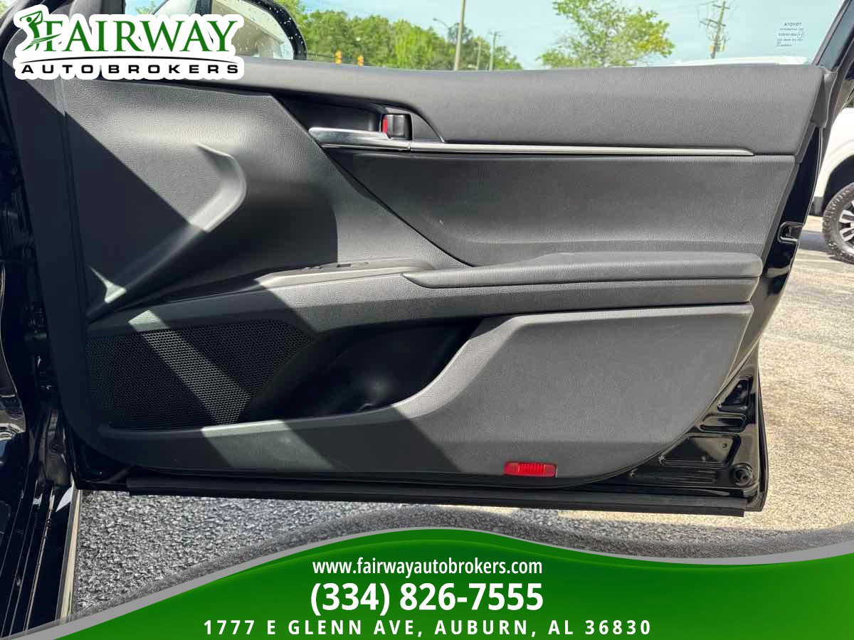 Used 2024 Toyota Camry SE image 30