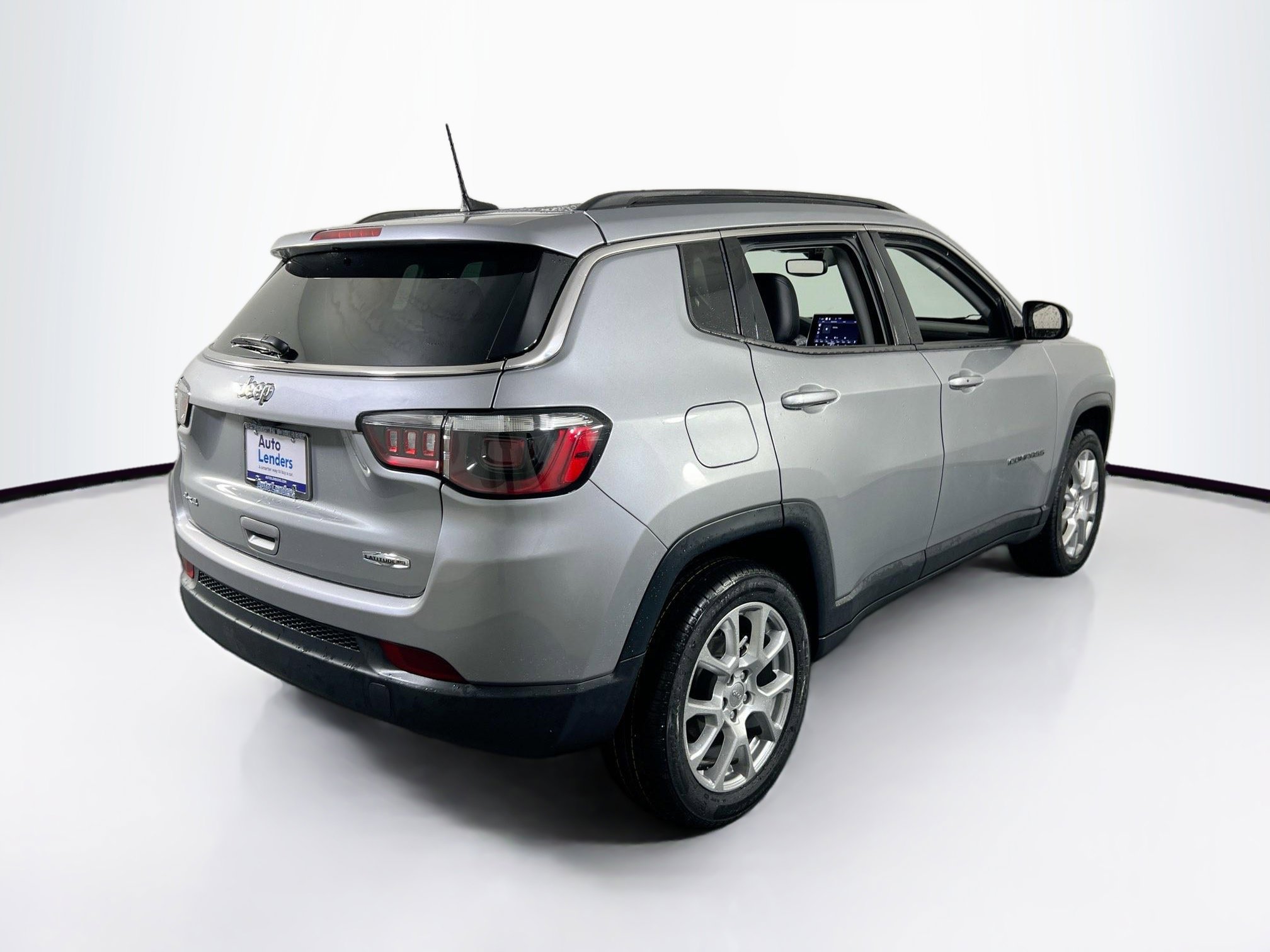 Used 2022 Jeep Compass Latitude AWD/4WD image 5