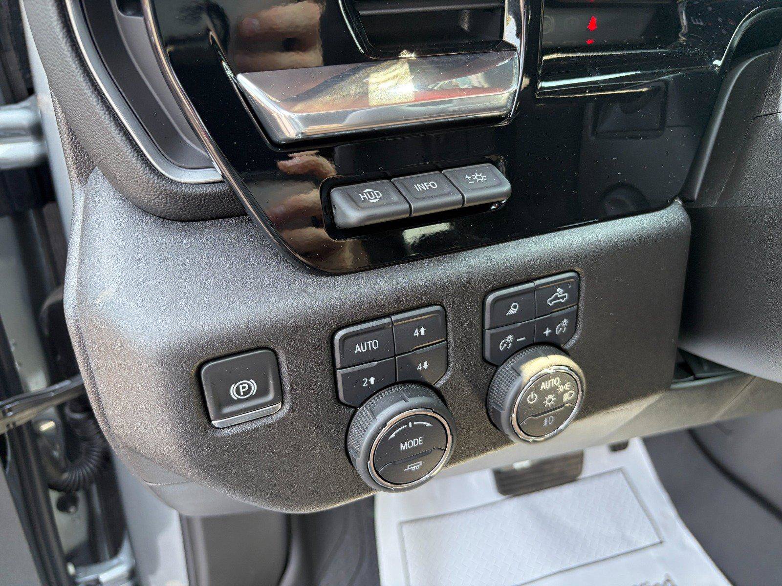 Used 2025 Chevrolet Silverado 1500 High Country w/ Technology Package AWD/4WD image 12