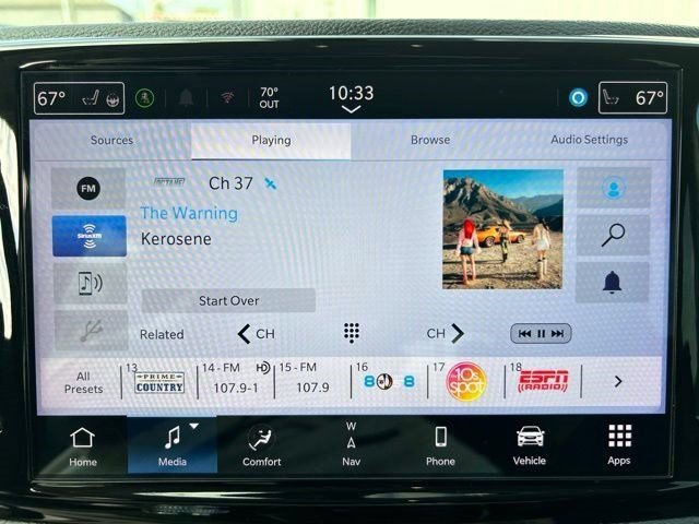 Used 2024 Chrysler Pacifica Limited FWD image 23