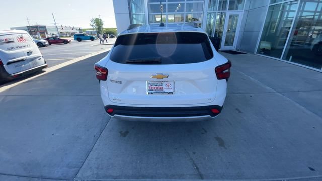 Used 2025 Chevrolet Trax LT FWD image 9