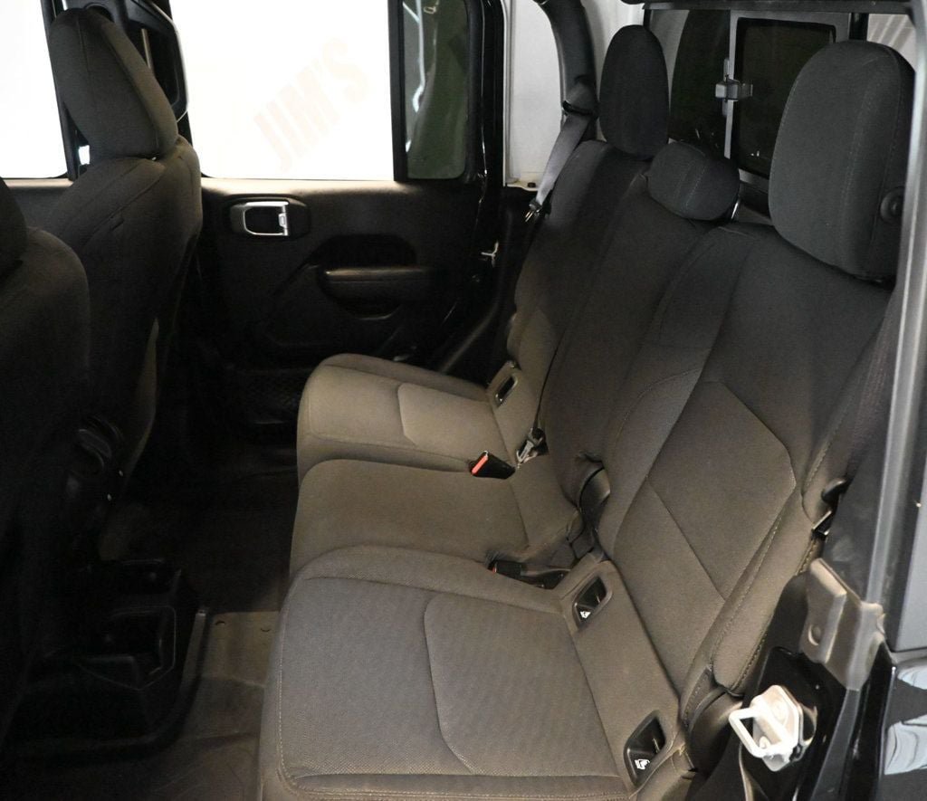 Used 2023 Jeep Gladiator Sport AWD/4WD image 22