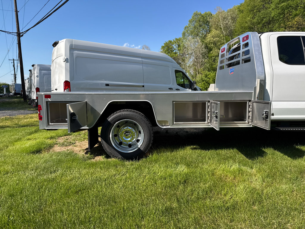 New 2026 Ford F550 4x4 Supercab Super Duty w/ XLT Value Package image 13