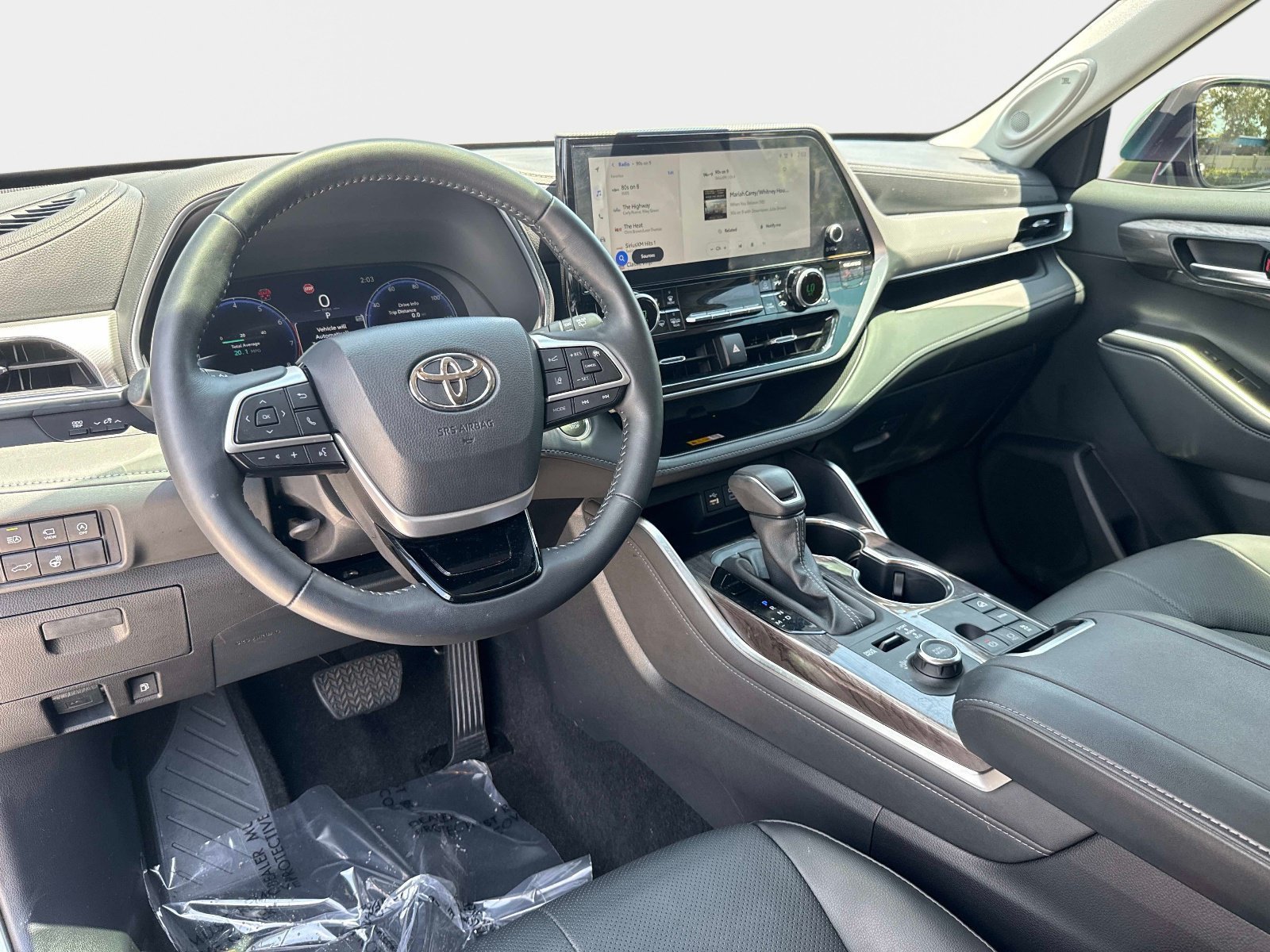 Used 2025 Toyota Highlander Platinum AWD/4WD image 15
