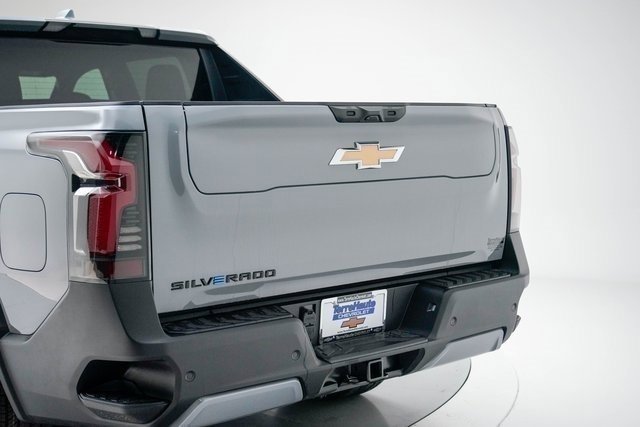 New 2025 Chevrolet Silverado EV LT image 4