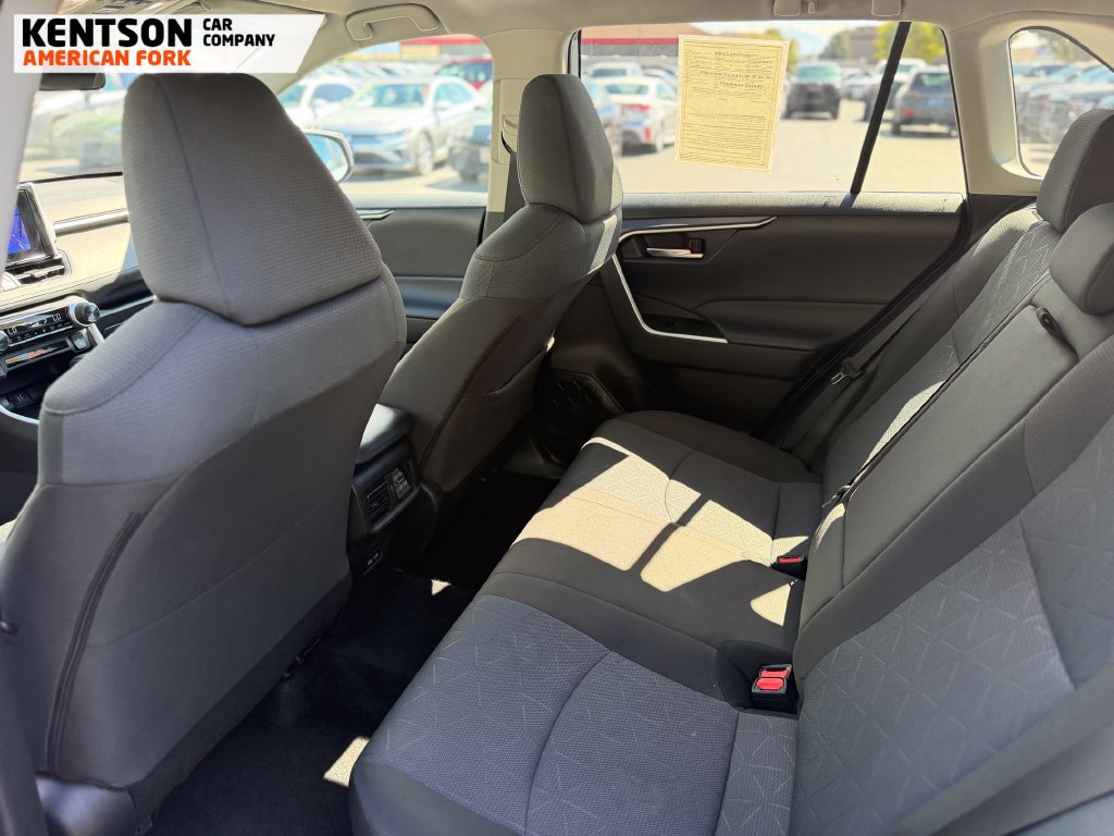 Used 2025 Toyota RAV4 XLE AWD/4WD image 31