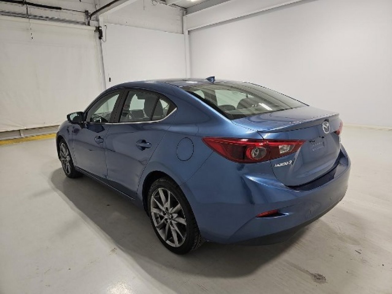 Used 2018 MAZDA MAZDA3 Grand Touring image 6