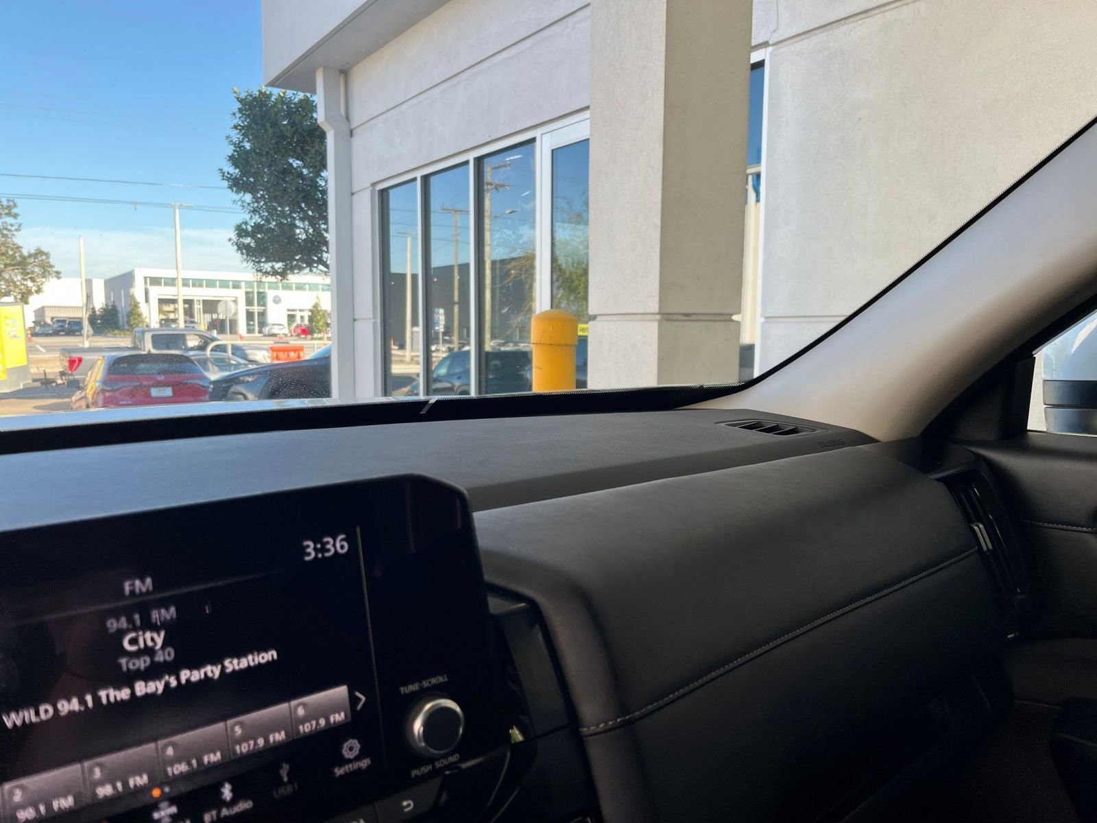 Used 2025 Nissan Pathfinder SV image 36