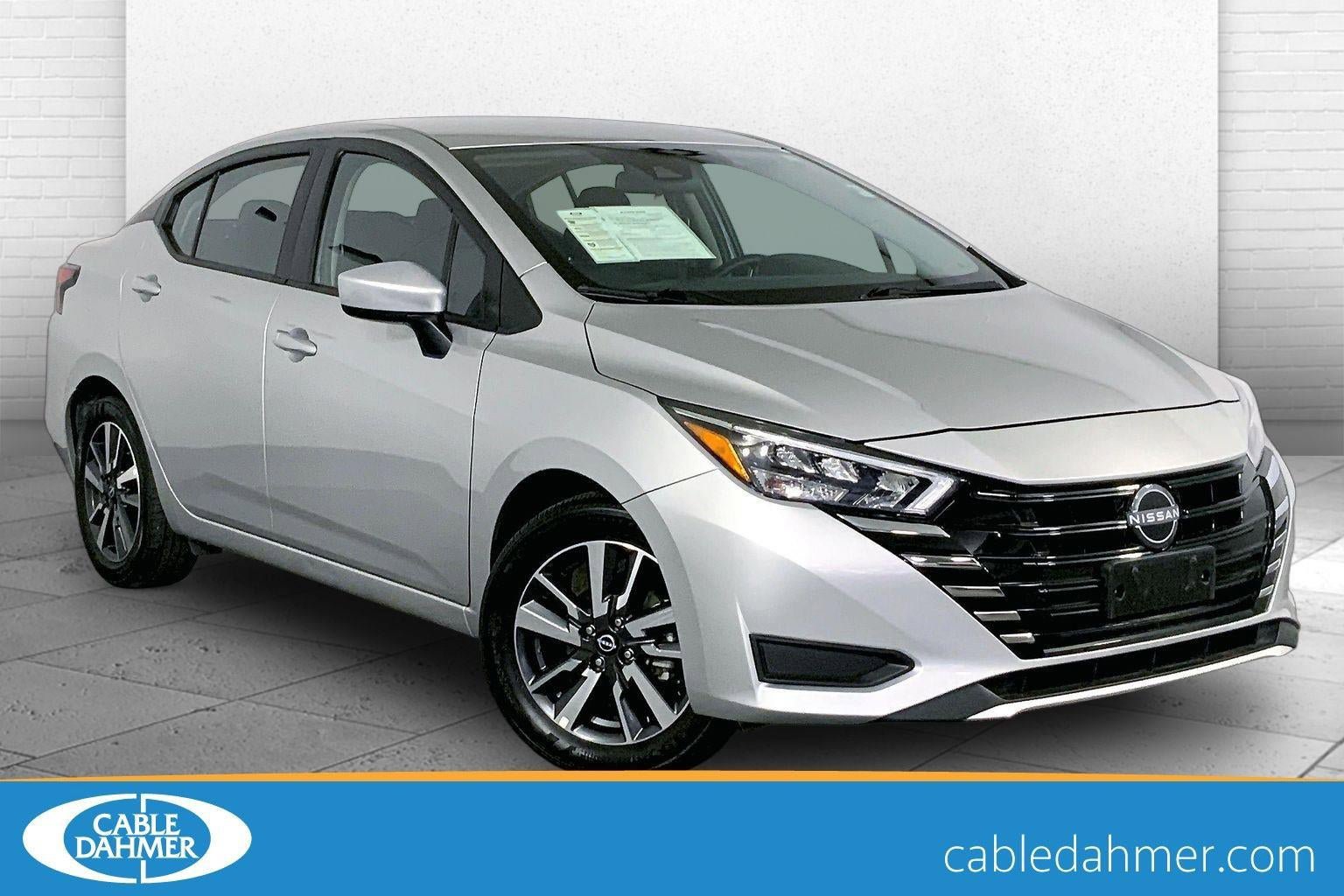 Used 2025 Nissan Versa SV FWD image 1